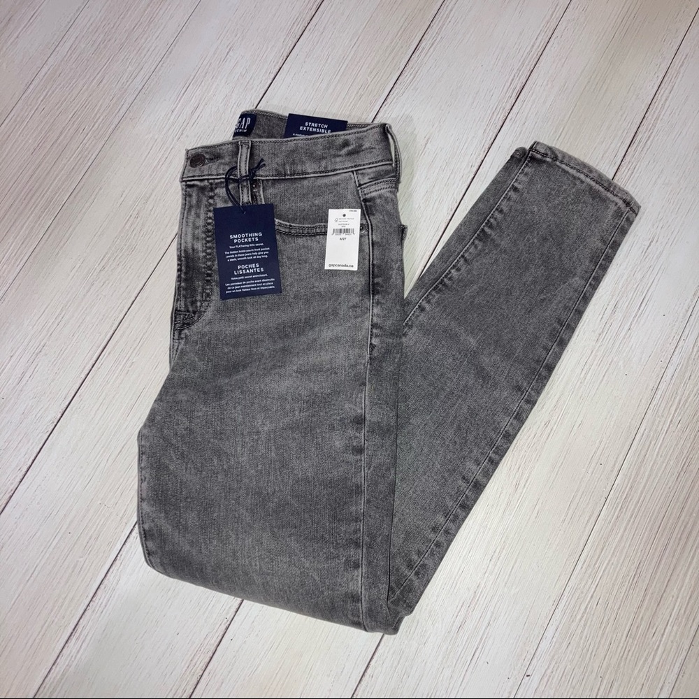 Gap stretch, true skinny high rise jeans.